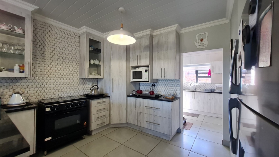 3 Bedroom Property for Sale in Dana Bay Western Cape